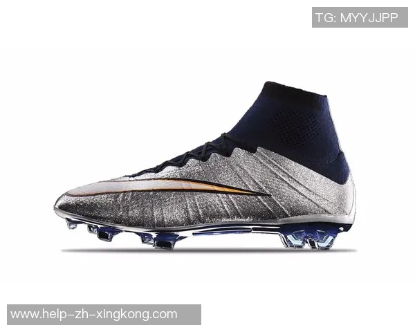 闪耀赛场的耐克银色足球鞋助你轻松突破对手成就足球梦想